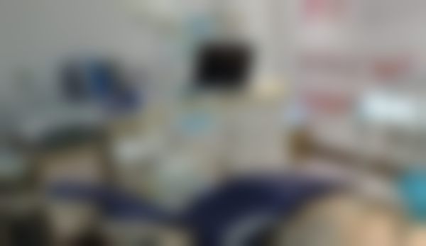深圳储成华口腔诊所